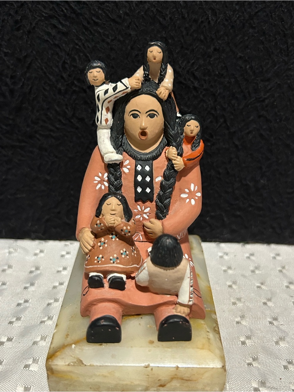 Story Teller Pueblo folk art clay figurine with 5 children 3.25" tall unsigned